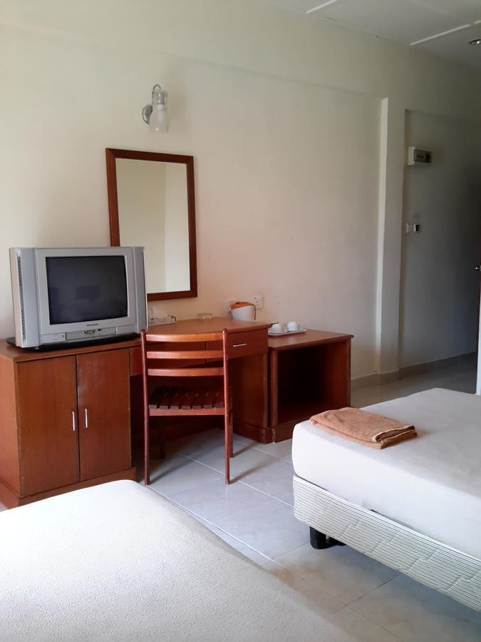 Tanjung Demong Beach Resort Kampung Kuala Besut Exterior foto